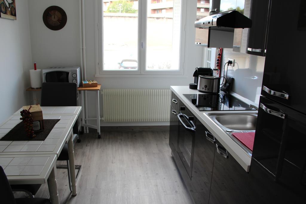 Apart'Hotel Les Floralies Roanne Bilik gambar